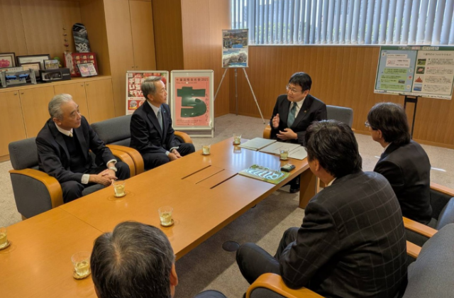 企業の繁栄と社会への貢献を目指して