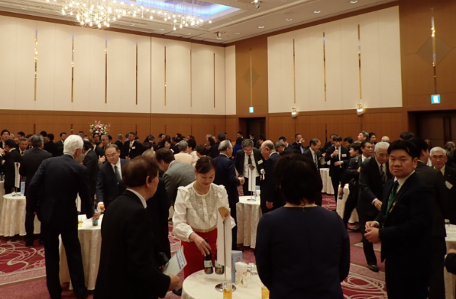 企業の繁栄と社会への貢献を目指して