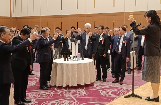 企業の繁栄と社会への貢献を目指して