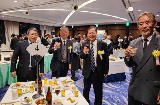 企業の繁栄と社会への貢献を目指して