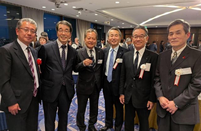 企業の繁栄と社会への貢献を目指して